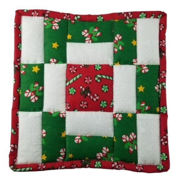 Hand Sewn Christmas Potholder Quilted Trivet Set of 2 Red Green Whtie Candy Cane - Picture 4 of 9